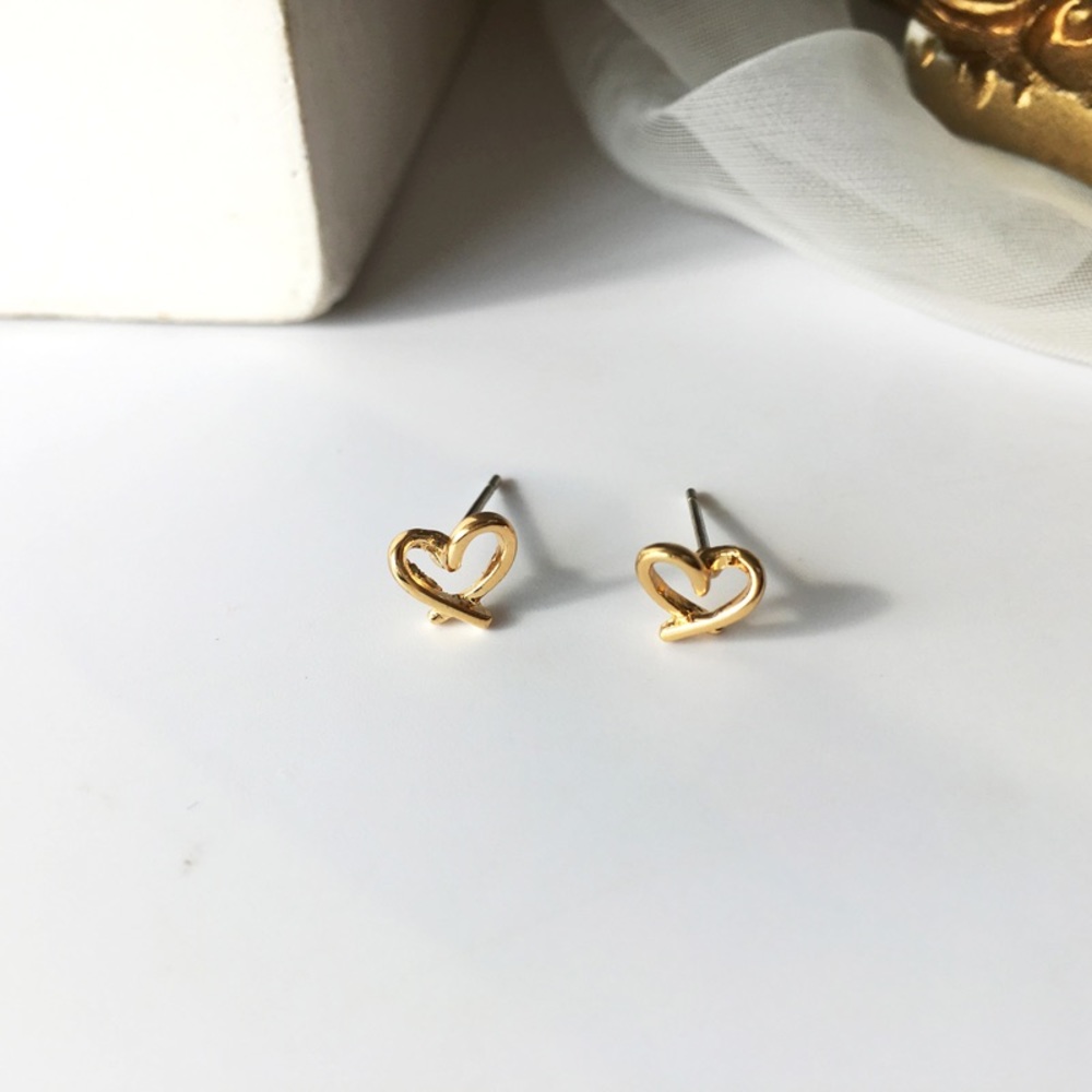 💙Wire Heart Stud Earrings - Picture 5 of 12